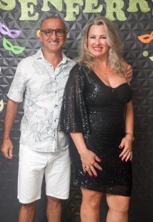 
<a style='margin-left: 5px;' class='btn btn-xs btn-social btn-facebook' href='https://www.facebook.com/sharer/sharer.php?u=https://www.galeramix.com.br/imagem/a128/800-800-90/conteudo/site_galerias/128/desenferruje-baile-de-carnaval-de-casais-em-tijucas-194.jpg' rel='popup' data-width='500' data-height='400'><i class='fa fa-facebook'></i>Compartilhar <span class='hidden-xs'>no Facebook</span>
</a> 
<a class='btn btn-default btn-xs' target='_blank' href='imagem/a128/800-800-90/conteudo/site_galerias/128/desenferruje-baile-de-carnaval-de-casais-em-tijucas-194.jpg'>
<span class='glyphicon glyphicon-cloud-download'></span> Salvar
</a>
