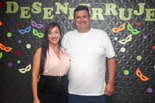 
<a style='margin-left: 5px;' class='btn btn-xs btn-social btn-facebook' href='https://www.facebook.com/sharer/sharer.php?u=https://www.galeramix.com.br/imagem/a128/800-800-90/conteudo/site_galerias/128/desenferruje-baile-de-carnaval-de-casais-em-tijucas-196.jpg' rel='popup' data-width='500' data-height='400'><i class='fa fa-facebook'></i>Compartilhar <span class='hidden-xs'>no Facebook</span>
</a> 
<a class='btn btn-default btn-xs' target='_blank' href='imagem/a128/800-800-90/conteudo/site_galerias/128/desenferruje-baile-de-carnaval-de-casais-em-tijucas-196.jpg'>
<span class='glyphicon glyphicon-cloud-download'></span> Salvar
</a>
