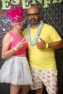 
<a style='margin-left: 5px;' class='btn btn-xs btn-social btn-facebook' href='https://www.facebook.com/sharer/sharer.php?u=https://www.galeramix.com.br/imagem/a128/800-800-90/conteudo/site_galerias/128/desenferruje-baile-de-carnaval-de-casais-em-tijucas-203.jpg' rel='popup' data-width='500' data-height='400'><i class='fa fa-facebook'></i>Compartilhar <span class='hidden-xs'>no Facebook</span>
</a> 
<a class='btn btn-default btn-xs' target='_blank' href='imagem/a128/800-800-90/conteudo/site_galerias/128/desenferruje-baile-de-carnaval-de-casais-em-tijucas-203.jpg'>
<span class='glyphicon glyphicon-cloud-download'></span> Salvar
</a>
