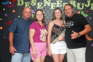 
<a style='margin-left: 5px;' class='btn btn-xs btn-social btn-facebook' href='https://www.facebook.com/sharer/sharer.php?u=https://www.galeramix.com.br/imagem/a128/800-800-90/conteudo/site_galerias/128/desenferruje-baile-de-carnaval-de-casais-em-tijucas-208.jpg' rel='popup' data-width='500' data-height='400'><i class='fa fa-facebook'></i>Compartilhar <span class='hidden-xs'>no Facebook</span>
</a> 
<a class='btn btn-default btn-xs' target='_blank' href='imagem/a128/800-800-90/conteudo/site_galerias/128/desenferruje-baile-de-carnaval-de-casais-em-tijucas-208.jpg'>
<span class='glyphicon glyphicon-cloud-download'></span> Salvar
</a>
