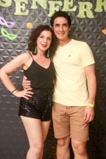 
<a style='margin-left: 5px;' class='btn btn-xs btn-social btn-facebook' href='https://www.facebook.com/sharer/sharer.php?u=https://www.galeramix.com.br/imagem/a128/800-800-90/conteudo/site_galerias/128/desenferruje-baile-de-carnaval-de-casais-em-tijucas-214.jpg' rel='popup' data-width='500' data-height='400'><i class='fa fa-facebook'></i>Compartilhar <span class='hidden-xs'>no Facebook</span>
</a> 
<a class='btn btn-default btn-xs' target='_blank' href='imagem/a128/800-800-90/conteudo/site_galerias/128/desenferruje-baile-de-carnaval-de-casais-em-tijucas-214.jpg'>
<span class='glyphicon glyphicon-cloud-download'></span> Salvar
</a>
