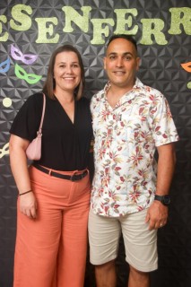 
<a style='margin-left: 5px;' class='btn btn-xs btn-social btn-facebook' href='https://www.facebook.com/sharer/sharer.php?u=https://www.galeramix.com.br/imagem/a128/800-800-90/conteudo/site_galerias/128/desenferruje-baile-de-carnaval-de-casais-em-tijucas-215.jpg' rel='popup' data-width='500' data-height='400'><i class='fa fa-facebook'></i>Compartilhar <span class='hidden-xs'>no Facebook</span>
</a> 
<a class='btn btn-default btn-xs' target='_blank' href='imagem/a128/800-800-90/conteudo/site_galerias/128/desenferruje-baile-de-carnaval-de-casais-em-tijucas-215.jpg'>
<span class='glyphicon glyphicon-cloud-download'></span> Salvar
</a>
