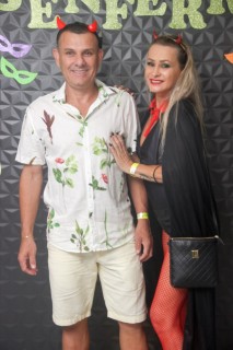 
<a style='margin-left: 5px;' class='btn btn-xs btn-social btn-facebook' href='https://www.facebook.com/sharer/sharer.php?u=https://www.galeramix.com.br/imagem/a128/800-800-90/conteudo/site_galerias/128/desenferruje-baile-de-carnaval-de-casais-em-tijucas-218.jpg' rel='popup' data-width='500' data-height='400'><i class='fa fa-facebook'></i>Compartilhar <span class='hidden-xs'>no Facebook</span>
</a> 
<a class='btn btn-default btn-xs' target='_blank' href='imagem/a128/800-800-90/conteudo/site_galerias/128/desenferruje-baile-de-carnaval-de-casais-em-tijucas-218.jpg'>
<span class='glyphicon glyphicon-cloud-download'></span> Salvar
</a>
