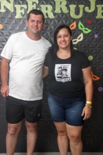 
<a style='margin-left: 5px;' class='btn btn-xs btn-social btn-facebook' href='https://www.facebook.com/sharer/sharer.php?u=https://www.galeramix.com.br/imagem/a128/800-800-90/conteudo/site_galerias/128/desenferruje-baile-de-carnaval-de-casais-em-tijucas-219.jpg' rel='popup' data-width='500' data-height='400'><i class='fa fa-facebook'></i>Compartilhar <span class='hidden-xs'>no Facebook</span>
</a> 
<a class='btn btn-default btn-xs' target='_blank' href='imagem/a128/800-800-90/conteudo/site_galerias/128/desenferruje-baile-de-carnaval-de-casais-em-tijucas-219.jpg'>
<span class='glyphicon glyphicon-cloud-download'></span> Salvar
</a>
