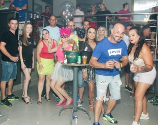 
<a style='margin-left: 5px;' class='btn btn-xs btn-social btn-facebook' href='https://www.facebook.com/sharer/sharer.php?u=https://www.galeramix.com.br/imagem/a128/800-800-90/conteudo/site_galerias/128/desenferruje-baile-de-carnaval-de-casais-em-tijucas-223.jpg' rel='popup' data-width='500' data-height='400'><i class='fa fa-facebook'></i>Compartilhar <span class='hidden-xs'>no Facebook</span>
</a> 
<a class='btn btn-default btn-xs' target='_blank' href='imagem/a128/800-800-90/conteudo/site_galerias/128/desenferruje-baile-de-carnaval-de-casais-em-tijucas-223.jpg'>
<span class='glyphicon glyphicon-cloud-download'></span> Salvar
</a>
