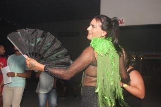 
<a style='margin-left: 5px;' class='btn btn-xs btn-social btn-facebook' href='https://www.facebook.com/sharer/sharer.php?u=https://www.galeramix.com.br/imagem/a128/800-800-90/conteudo/site_galerias/128/desenferruje-baile-de-carnaval-de-casais-em-tijucas-229.jpg' rel='popup' data-width='500' data-height='400'><i class='fa fa-facebook'></i>Compartilhar <span class='hidden-xs'>no Facebook</span>
</a> 
<a class='btn btn-default btn-xs' target='_blank' href='imagem/a128/800-800-90/conteudo/site_galerias/128/desenferruje-baile-de-carnaval-de-casais-em-tijucas-229.jpg'>
<span class='glyphicon glyphicon-cloud-download'></span> Salvar
</a>
