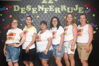 
<a style='margin-left: 5px;' class='btn btn-xs btn-social btn-facebook' href='https://www.facebook.com/sharer/sharer.php?u=https://www.galeramix.com.br/imagem/a128/800-800-90/conteudo/site_galerias/128/desenferruje-baile-de-carnaval-de-casais-em-tijucas-234.jpg' rel='popup' data-width='500' data-height='400'><i class='fa fa-facebook'></i>Compartilhar <span class='hidden-xs'>no Facebook</span>
</a> 
<a class='btn btn-default btn-xs' target='_blank' href='imagem/a128/800-800-90/conteudo/site_galerias/128/desenferruje-baile-de-carnaval-de-casais-em-tijucas-234.jpg'>
<span class='glyphicon glyphicon-cloud-download'></span> Salvar
</a>
