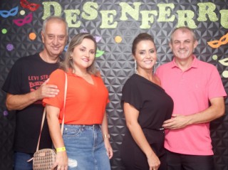 
<a style='margin-left: 5px;' class='btn btn-xs btn-social btn-facebook' href='https://www.facebook.com/sharer/sharer.php?u=https://www.galeramix.com.br/imagem/a128/800-800-90/conteudo/site_galerias/128/desenferruje-baile-de-carnaval-de-casais-em-tijucas-237.jpg' rel='popup' data-width='500' data-height='400'><i class='fa fa-facebook'></i>Compartilhar <span class='hidden-xs'>no Facebook</span>
</a> 
<a class='btn btn-default btn-xs' target='_blank' href='imagem/a128/800-800-90/conteudo/site_galerias/128/desenferruje-baile-de-carnaval-de-casais-em-tijucas-237.jpg'>
<span class='glyphicon glyphicon-cloud-download'></span> Salvar
</a>
