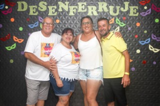 
<a style='margin-left: 5px;' class='btn btn-xs btn-social btn-facebook' href='https://www.facebook.com/sharer/sharer.php?u=https://www.galeramix.com.br/imagem/a128/800-800-90/conteudo/site_galerias/128/desenferruje-baile-de-carnaval-de-casais-em-tijucas-26.jpg' rel='popup' data-width='500' data-height='400'><i class='fa fa-facebook'></i>Compartilhar <span class='hidden-xs'>no Facebook</span>
</a> 
<a class='btn btn-default btn-xs' target='_blank' href='imagem/a128/800-800-90/conteudo/site_galerias/128/desenferruje-baile-de-carnaval-de-casais-em-tijucas-26.jpg'>
<span class='glyphicon glyphicon-cloud-download'></span> Salvar
</a>
