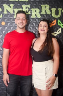 
<a style='margin-left: 5px;' class='btn btn-xs btn-social btn-facebook' href='https://www.facebook.com/sharer/sharer.php?u=https://www.galeramix.com.br/imagem/a128/800-800-90/conteudo/site_galerias/128/desenferruje-baile-de-carnaval-de-casais-em-tijucas-40.jpg' rel='popup' data-width='500' data-height='400'><i class='fa fa-facebook'></i>Compartilhar <span class='hidden-xs'>no Facebook</span>
</a> 
<a class='btn btn-default btn-xs' target='_blank' href='imagem/a128/800-800-90/conteudo/site_galerias/128/desenferruje-baile-de-carnaval-de-casais-em-tijucas-40.jpg'>
<span class='glyphicon glyphicon-cloud-download'></span> Salvar
</a>
