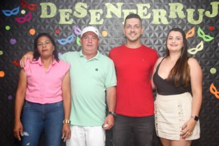 
<a style='margin-left: 5px;' class='btn btn-xs btn-social btn-facebook' href='https://www.facebook.com/sharer/sharer.php?u=https://www.galeramix.com.br/imagem/a128/800-800-90/conteudo/site_galerias/128/desenferruje-baile-de-carnaval-de-casais-em-tijucas-41.jpg' rel='popup' data-width='500' data-height='400'><i class='fa fa-facebook'></i>Compartilhar <span class='hidden-xs'>no Facebook</span>
</a> 
<a class='btn btn-default btn-xs' target='_blank' href='imagem/a128/800-800-90/conteudo/site_galerias/128/desenferruje-baile-de-carnaval-de-casais-em-tijucas-41.jpg'>
<span class='glyphicon glyphicon-cloud-download'></span> Salvar
</a>
