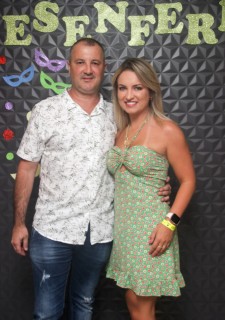 
<a style='margin-left: 5px;' class='btn btn-xs btn-social btn-facebook' href='https://www.facebook.com/sharer/sharer.php?u=https://www.galeramix.com.br/imagem/a128/800-800-90/conteudo/site_galerias/128/desenferruje-baile-de-carnaval-de-casais-em-tijucas-77.jpg' rel='popup' data-width='500' data-height='400'><i class='fa fa-facebook'></i>Compartilhar <span class='hidden-xs'>no Facebook</span>
</a> 
<a class='btn btn-default btn-xs' target='_blank' href='imagem/a128/800-800-90/conteudo/site_galerias/128/desenferruje-baile-de-carnaval-de-casais-em-tijucas-77.jpg'>
<span class='glyphicon glyphicon-cloud-download'></span> Salvar
</a>
