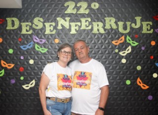 
<a style='margin-left: 5px;' class='btn btn-xs btn-social btn-facebook' href='https://www.facebook.com/sharer/sharer.php?u=https://www.galeramix.com.br/imagem/a128/800-800-90/conteudo/site_galerias/128/desenferruje-baile-de-carnaval-de-casais-em-tijucas-9.jpg' rel='popup' data-width='500' data-height='400'><i class='fa fa-facebook'></i>Compartilhar <span class='hidden-xs'>no Facebook</span>
</a> 
<a class='btn btn-default btn-xs' target='_blank' href='imagem/a128/800-800-90/conteudo/site_galerias/128/desenferruje-baile-de-carnaval-de-casais-em-tijucas-9.jpg'>
<span class='glyphicon glyphicon-cloud-download'></span> Salvar
</a>
