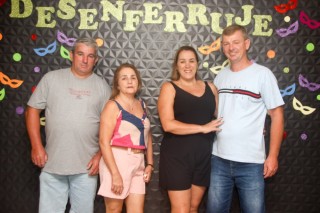 
<a style='margin-left: 5px;' class='btn btn-xs btn-social btn-facebook' href='https://www.facebook.com/sharer/sharer.php?u=https://www.galeramix.com.br/imagem/a128/800-800-90/conteudo/site_galerias/128/desenferruje-baile-de-carnaval-de-casais-em-tijucas-90.jpg' rel='popup' data-width='500' data-height='400'><i class='fa fa-facebook'></i>Compartilhar <span class='hidden-xs'>no Facebook</span>
</a> 
<a class='btn btn-default btn-xs' target='_blank' href='imagem/a128/800-800-90/conteudo/site_galerias/128/desenferruje-baile-de-carnaval-de-casais-em-tijucas-90.jpg'>
<span class='glyphicon glyphicon-cloud-download'></span> Salvar
</a>
