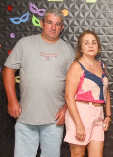 
<a style='margin-left: 5px;' class='btn btn-xs btn-social btn-facebook' href='https://www.facebook.com/sharer/sharer.php?u=https://www.galeramix.com.br/imagem/a128/800-800-90/conteudo/site_galerias/128/desenferruje-baile-de-carnaval-de-casais-em-tijucas-92.jpg' rel='popup' data-width='500' data-height='400'><i class='fa fa-facebook'></i>Compartilhar <span class='hidden-xs'>no Facebook</span>
</a> 
<a class='btn btn-default btn-xs' target='_blank' href='imagem/a128/800-800-90/conteudo/site_galerias/128/desenferruje-baile-de-carnaval-de-casais-em-tijucas-92.jpg'>
<span class='glyphicon glyphicon-cloud-download'></span> Salvar
</a>
