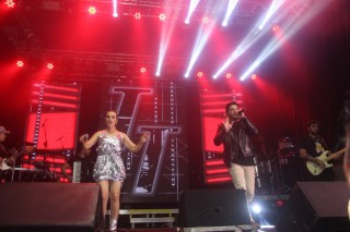 
                                <a style='margin-left: 5px;' class='btn btn-xs btn-social btn-facebook' href='https://www.facebook.com/sharer/sharer.php?u=https://www.galeramix.com.br/imagem/a129/800-800-90/conteudo/site_galerias/129/capa-01.jpg' rel='popup' data-width='500' data-height='400'><i class='fa fa-facebook'></i>Compartilhar <span class='hidden-xs'>no Facebook</span>
                            </a> 
                            <a class='btn btn-default btn-xs' target='_blank' href='imagem/a129/800-800-90/conteudo/site_galerias/129/capa-01.jpg'>
                                <span class='glyphicon glyphicon-cloud-download'></span> Salvar
                            </a>
                            