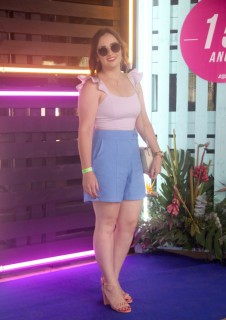 
<a style='margin-left: 5px;' class='btn btn-xs btn-social btn-facebook' href='https://www.facebook.com/sharer/sharer.php?u=https://www.galeramix.com.br/imagem/a129/800-800-90/conteudo/site_galerias/129/img0702.jpg' rel='popup' data-width='500' data-height='400'><i class='fa fa-facebook'></i>Compartilhar <span class='hidden-xs'>no Facebook</span>
</a> 
<a class='btn btn-default btn-xs' target='_blank' href='imagem/a129/800-800-90/conteudo/site_galerias/129/img0702.jpg'>
<span class='glyphicon glyphicon-cloud-download'></span> Salvar
</a>
