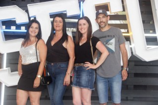 
<a style='margin-left: 5px;' class='btn btn-xs btn-social btn-facebook' href='https://www.facebook.com/sharer/sharer.php?u=https://www.galeramix.com.br/imagem/a129/800-800-90/conteudo/site_galerias/129/img0703.jpg' rel='popup' data-width='500' data-height='400'><i class='fa fa-facebook'></i>Compartilhar <span class='hidden-xs'>no Facebook</span>
</a> 
<a class='btn btn-default btn-xs' target='_blank' href='imagem/a129/800-800-90/conteudo/site_galerias/129/img0703.jpg'>
<span class='glyphicon glyphicon-cloud-download'></span> Salvar
</a>
