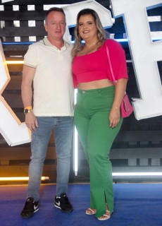 
<a style='margin-left: 5px;' class='btn btn-xs btn-social btn-facebook' href='https://www.facebook.com/sharer/sharer.php?u=https://www.galeramix.com.br/imagem/a129/800-800-90/conteudo/site_galerias/129/img0717.jpg' rel='popup' data-width='500' data-height='400'><i class='fa fa-facebook'></i>Compartilhar <span class='hidden-xs'>no Facebook</span>
</a> 
<a class='btn btn-default btn-xs' target='_blank' href='imagem/a129/800-800-90/conteudo/site_galerias/129/img0717.jpg'>
<span class='glyphicon glyphicon-cloud-download'></span> Salvar
</a>
