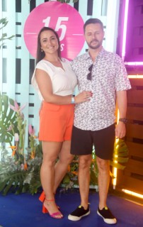 
<a style='margin-left: 5px;' class='btn btn-xs btn-social btn-facebook' href='https://www.facebook.com/sharer/sharer.php?u=https://www.galeramix.com.br/imagem/a129/800-800-90/conteudo/site_galerias/129/img0723.jpg' rel='popup' data-width='500' data-height='400'><i class='fa fa-facebook'></i>Compartilhar <span class='hidden-xs'>no Facebook</span>
</a> 
<a class='btn btn-default btn-xs' target='_blank' href='imagem/a129/800-800-90/conteudo/site_galerias/129/img0723.jpg'>
<span class='glyphicon glyphicon-cloud-download'></span> Salvar
</a>
