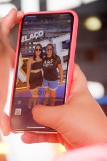 
<a style='margin-left: 5px;' class='btn btn-xs btn-social btn-facebook' href='https://www.facebook.com/sharer/sharer.php?u=https://www.galeramix.com.br/imagem/a129/800-800-90/conteudo/site_galerias/129/img0749.jpg' rel='popup' data-width='500' data-height='400'><i class='fa fa-facebook'></i>Compartilhar <span class='hidden-xs'>no Facebook</span>
</a> 
<a class='btn btn-default btn-xs' target='_blank' href='imagem/a129/800-800-90/conteudo/site_galerias/129/img0749.jpg'>
<span class='glyphicon glyphicon-cloud-download'></span> Salvar
</a>
