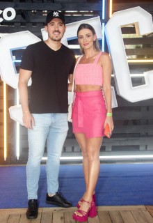 
<a style='margin-left: 5px;' class='btn btn-xs btn-social btn-facebook' href='https://www.facebook.com/sharer/sharer.php?u=https://www.galeramix.com.br/imagem/a129/800-800-90/conteudo/site_galerias/129/img0783.jpg' rel='popup' data-width='500' data-height='400'><i class='fa fa-facebook'></i>Compartilhar <span class='hidden-xs'>no Facebook</span>
</a> 
<a class='btn btn-default btn-xs' target='_blank' href='imagem/a129/800-800-90/conteudo/site_galerias/129/img0783.jpg'>
<span class='glyphicon glyphicon-cloud-download'></span> Salvar
</a>
