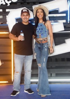 
<a style='margin-left: 5px;' class='btn btn-xs btn-social btn-facebook' href='https://www.facebook.com/sharer/sharer.php?u=https://www.galeramix.com.br/imagem/a129/800-800-90/conteudo/site_galerias/129/img0802.jpg' rel='popup' data-width='500' data-height='400'><i class='fa fa-facebook'></i>Compartilhar <span class='hidden-xs'>no Facebook</span>
</a> 
<a class='btn btn-default btn-xs' target='_blank' href='imagem/a129/800-800-90/conteudo/site_galerias/129/img0802.jpg'>
<span class='glyphicon glyphicon-cloud-download'></span> Salvar
</a>
