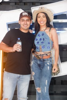 
<a style='margin-left: 5px;' class='btn btn-xs btn-social btn-facebook' href='https://www.facebook.com/sharer/sharer.php?u=https://www.galeramix.com.br/imagem/a129/800-800-90/conteudo/site_galerias/129/img0803.jpg' rel='popup' data-width='500' data-height='400'><i class='fa fa-facebook'></i>Compartilhar <span class='hidden-xs'>no Facebook</span>
</a> 
<a class='btn btn-default btn-xs' target='_blank' href='imagem/a129/800-800-90/conteudo/site_galerias/129/img0803.jpg'>
<span class='glyphicon glyphicon-cloud-download'></span> Salvar
</a>
