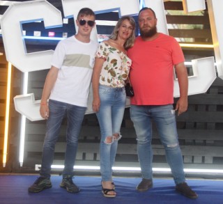 
<a style='margin-left: 5px;' class='btn btn-xs btn-social btn-facebook' href='https://www.facebook.com/sharer/sharer.php?u=https://www.galeramix.com.br/imagem/a129/800-800-90/conteudo/site_galerias/129/img0806.jpg' rel='popup' data-width='500' data-height='400'><i class='fa fa-facebook'></i>Compartilhar <span class='hidden-xs'>no Facebook</span>
</a> 
<a class='btn btn-default btn-xs' target='_blank' href='imagem/a129/800-800-90/conteudo/site_galerias/129/img0806.jpg'>
<span class='glyphicon glyphicon-cloud-download'></span> Salvar
</a>
