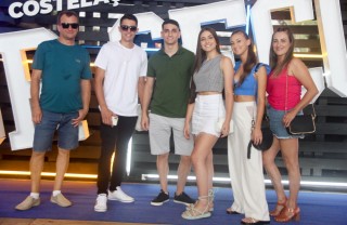 
<a style='margin-left: 5px;' class='btn btn-xs btn-social btn-facebook' href='https://www.facebook.com/sharer/sharer.php?u=https://www.galeramix.com.br/imagem/a129/800-800-90/conteudo/site_galerias/129/img0814.jpg' rel='popup' data-width='500' data-height='400'><i class='fa fa-facebook'></i>Compartilhar <span class='hidden-xs'>no Facebook</span>
</a> 
<a class='btn btn-default btn-xs' target='_blank' href='imagem/a129/800-800-90/conteudo/site_galerias/129/img0814.jpg'>
<span class='glyphicon glyphicon-cloud-download'></span> Salvar
</a>
