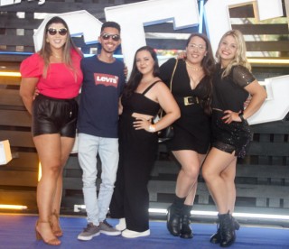 
<a style='margin-left: 5px;' class='btn btn-xs btn-social btn-facebook' href='https://www.facebook.com/sharer/sharer.php?u=https://www.galeramix.com.br/imagem/a129/800-800-90/conteudo/site_galerias/129/img0836.jpg' rel='popup' data-width='500' data-height='400'><i class='fa fa-facebook'></i>Compartilhar <span class='hidden-xs'>no Facebook</span>
</a> 
<a class='btn btn-default btn-xs' target='_blank' href='imagem/a129/800-800-90/conteudo/site_galerias/129/img0836.jpg'>
<span class='glyphicon glyphicon-cloud-download'></span> Salvar
</a>
