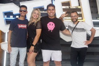 
<a style='margin-left: 5px;' class='btn btn-xs btn-social btn-facebook' href='https://www.facebook.com/sharer/sharer.php?u=https://www.galeramix.com.br/imagem/a129/800-800-90/conteudo/site_galerias/129/img0843.jpg' rel='popup' data-width='500' data-height='400'><i class='fa fa-facebook'></i>Compartilhar <span class='hidden-xs'>no Facebook</span>
</a> 
<a class='btn btn-default btn-xs' target='_blank' href='imagem/a129/800-800-90/conteudo/site_galerias/129/img0843.jpg'>
<span class='glyphicon glyphicon-cloud-download'></span> Salvar
</a>
