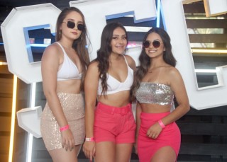 
<a style='margin-left: 5px;' class='btn btn-xs btn-social btn-facebook' href='https://www.facebook.com/sharer/sharer.php?u=https://www.galeramix.com.br/imagem/a129/800-800-90/conteudo/site_galerias/129/img0852.jpg' rel='popup' data-width='500' data-height='400'><i class='fa fa-facebook'></i>Compartilhar <span class='hidden-xs'>no Facebook</span>
</a> 
<a class='btn btn-default btn-xs' target='_blank' href='imagem/a129/800-800-90/conteudo/site_galerias/129/img0852.jpg'>
<span class='glyphicon glyphicon-cloud-download'></span> Salvar
</a>
