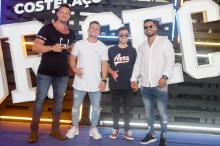 
<a style='margin-left: 5px;' class='btn btn-xs btn-social btn-facebook' href='https://www.facebook.com/sharer/sharer.php?u=https://www.galeramix.com.br/imagem/a129/800-800-90/conteudo/site_galerias/129/img0903.jpg' rel='popup' data-width='500' data-height='400'><i class='fa fa-facebook'></i>Compartilhar <span class='hidden-xs'>no Facebook</span>
</a> 
<a class='btn btn-default btn-xs' target='_blank' href='imagem/a129/800-800-90/conteudo/site_galerias/129/img0903.jpg'>
<span class='glyphicon glyphicon-cloud-download'></span> Salvar
</a>
