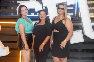 
<a style='margin-left: 5px;' class='btn btn-xs btn-social btn-facebook' href='https://www.facebook.com/sharer/sharer.php?u=https://www.galeramix.com.br/imagem/a129/800-800-90/conteudo/site_galerias/129/img0909.jpg' rel='popup' data-width='500' data-height='400'><i class='fa fa-facebook'></i>Compartilhar <span class='hidden-xs'>no Facebook</span>
</a> 
<a class='btn btn-default btn-xs' target='_blank' href='imagem/a129/800-800-90/conteudo/site_galerias/129/img0909.jpg'>
<span class='glyphicon glyphicon-cloud-download'></span> Salvar
</a>
