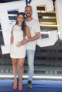 
<a style='margin-left: 5px;' class='btn btn-xs btn-social btn-facebook' href='https://www.facebook.com/sharer/sharer.php?u=https://www.galeramix.com.br/imagem/a129/800-800-90/conteudo/site_galerias/129/img0951.jpg' rel='popup' data-width='500' data-height='400'><i class='fa fa-facebook'></i>Compartilhar <span class='hidden-xs'>no Facebook</span>
</a> 
<a class='btn btn-default btn-xs' target='_blank' href='imagem/a129/800-800-90/conteudo/site_galerias/129/img0951.jpg'>
<span class='glyphicon glyphicon-cloud-download'></span> Salvar
</a>
