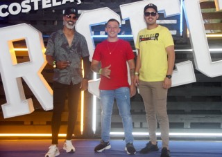 
<a style='margin-left: 5px;' class='btn btn-xs btn-social btn-facebook' href='https://www.facebook.com/sharer/sharer.php?u=https://www.galeramix.com.br/imagem/a129/800-800-90/conteudo/site_galerias/129/img1010.jpg' rel='popup' data-width='500' data-height='400'><i class='fa fa-facebook'></i>Compartilhar <span class='hidden-xs'>no Facebook</span>
</a> 
<a class='btn btn-default btn-xs' target='_blank' href='imagem/a129/800-800-90/conteudo/site_galerias/129/img1010.jpg'>
<span class='glyphicon glyphicon-cloud-download'></span> Salvar
</a>
