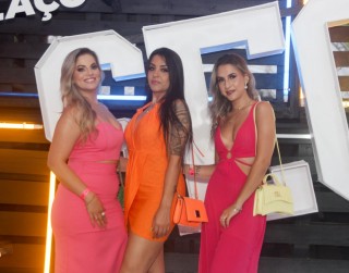 
<a style='margin-left: 5px;' class='btn btn-xs btn-social btn-facebook' href='https://www.facebook.com/sharer/sharer.php?u=https://www.galeramix.com.br/imagem/a129/800-800-90/conteudo/site_galerias/129/img1036.jpg' rel='popup' data-width='500' data-height='400'><i class='fa fa-facebook'></i>Compartilhar <span class='hidden-xs'>no Facebook</span>
</a> 
<a class='btn btn-default btn-xs' target='_blank' href='imagem/a129/800-800-90/conteudo/site_galerias/129/img1036.jpg'>
<span class='glyphicon glyphicon-cloud-download'></span> Salvar
</a>
