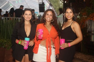 
<a style='margin-left: 5px;' class='btn btn-xs btn-social btn-facebook' href='https://www.facebook.com/sharer/sharer.php?u=https://www.galeramix.com.br/imagem/a129/800-800-90/conteudo/site_galerias/129/img1077.jpg' rel='popup' data-width='500' data-height='400'><i class='fa fa-facebook'></i>Compartilhar <span class='hidden-xs'>no Facebook</span>
</a> 
<a class='btn btn-default btn-xs' target='_blank' href='imagem/a129/800-800-90/conteudo/site_galerias/129/img1077.jpg'>
<span class='glyphicon glyphicon-cloud-download'></span> Salvar
</a>
