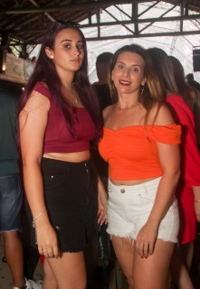 
<a style='margin-left: 5px;' class='btn btn-xs btn-social btn-facebook' href='https://www.facebook.com/sharer/sharer.php?u=https://www.galeramix.com.br/imagem/a129/800-800-90/conteudo/site_galerias/129/img1082.jpg' rel='popup' data-width='500' data-height='400'><i class='fa fa-facebook'></i>Compartilhar <span class='hidden-xs'>no Facebook</span>
</a> 
<a class='btn btn-default btn-xs' target='_blank' href='imagem/a129/800-800-90/conteudo/site_galerias/129/img1082.jpg'>
<span class='glyphicon glyphicon-cloud-download'></span> Salvar
</a>
