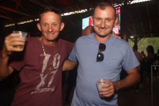 
<a style='margin-left: 5px;' class='btn btn-xs btn-social btn-facebook' href='https://www.facebook.com/sharer/sharer.php?u=https://www.galeramix.com.br/imagem/a129/800-800-90/conteudo/site_galerias/129/img1083.jpg' rel='popup' data-width='500' data-height='400'><i class='fa fa-facebook'></i>Compartilhar <span class='hidden-xs'>no Facebook</span>
</a> 
<a class='btn btn-default btn-xs' target='_blank' href='imagem/a129/800-800-90/conteudo/site_galerias/129/img1083.jpg'>
<span class='glyphicon glyphicon-cloud-download'></span> Salvar
</a>
