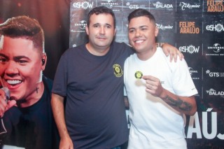 
<a style='margin-left: 5px;' class='btn btn-xs btn-social btn-facebook' href='https://www.facebook.com/sharer/sharer.php?u=https://www.galeramix.com.br/imagem/a129/800-800-90/conteudo/site_galerias/129/img1096.jpg' rel='popup' data-width='500' data-height='400'><i class='fa fa-facebook'></i>Compartilhar <span class='hidden-xs'>no Facebook</span>
</a> 
<a class='btn btn-default btn-xs' target='_blank' href='imagem/a129/800-800-90/conteudo/site_galerias/129/img1096.jpg'>
<span class='glyphicon glyphicon-cloud-download'></span> Salvar
</a>
