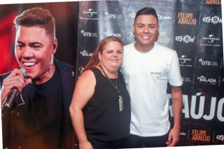 
<a style='margin-left: 5px;' class='btn btn-xs btn-social btn-facebook' href='https://www.facebook.com/sharer/sharer.php?u=https://www.galeramix.com.br/imagem/a129/800-800-90/conteudo/site_galerias/129/img1097.jpg' rel='popup' data-width='500' data-height='400'><i class='fa fa-facebook'></i>Compartilhar <span class='hidden-xs'>no Facebook</span>
</a> 
<a class='btn btn-default btn-xs' target='_blank' href='imagem/a129/800-800-90/conteudo/site_galerias/129/img1097.jpg'>
<span class='glyphicon glyphicon-cloud-download'></span> Salvar
</a>
