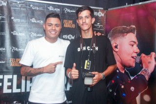 
<a style='margin-left: 5px;' class='btn btn-xs btn-social btn-facebook' href='https://www.facebook.com/sharer/sharer.php?u=https://www.galeramix.com.br/imagem/a129/800-800-90/conteudo/site_galerias/129/img1100.jpg' rel='popup' data-width='500' data-height='400'><i class='fa fa-facebook'></i>Compartilhar <span class='hidden-xs'>no Facebook</span>
</a> 
<a class='btn btn-default btn-xs' target='_blank' href='imagem/a129/800-800-90/conteudo/site_galerias/129/img1100.jpg'>
<span class='glyphicon glyphicon-cloud-download'></span> Salvar
</a>
