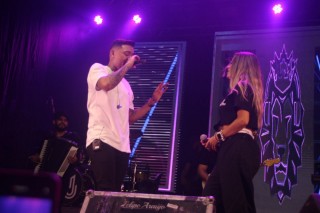 
<a style='margin-left: 5px;' class='btn btn-xs btn-social btn-facebook' href='https://www.facebook.com/sharer/sharer.php?u=https://www.galeramix.com.br/imagem/a129/800-800-90/conteudo/site_galerias/129/img1118.jpg' rel='popup' data-width='500' data-height='400'><i class='fa fa-facebook'></i>Compartilhar <span class='hidden-xs'>no Facebook</span>
</a> 
<a class='btn btn-default btn-xs' target='_blank' href='imagem/a129/800-800-90/conteudo/site_galerias/129/img1118.jpg'>
<span class='glyphicon glyphicon-cloud-download'></span> Salvar
</a>
