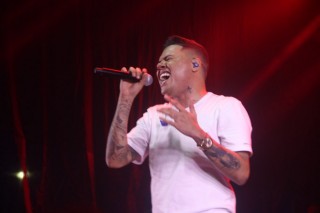 
<a style='margin-left: 5px;' class='btn btn-xs btn-social btn-facebook' href='https://www.facebook.com/sharer/sharer.php?u=https://www.galeramix.com.br/imagem/a129/800-800-90/conteudo/site_galerias/129/img1132.jpg' rel='popup' data-width='500' data-height='400'><i class='fa fa-facebook'></i>Compartilhar <span class='hidden-xs'>no Facebook</span>
</a> 
<a class='btn btn-default btn-xs' target='_blank' href='imagem/a129/800-800-90/conteudo/site_galerias/129/img1132.jpg'>
<span class='glyphicon glyphicon-cloud-download'></span> Salvar
</a>
