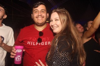 
<a style='margin-left: 5px;' class='btn btn-xs btn-social btn-facebook' href='https://www.facebook.com/sharer/sharer.php?u=https://www.galeramix.com.br/imagem/a129/800-800-90/conteudo/site_galerias/129/img1146.jpg' rel='popup' data-width='500' data-height='400'><i class='fa fa-facebook'></i>Compartilhar <span class='hidden-xs'>no Facebook</span>
</a> 
<a class='btn btn-default btn-xs' target='_blank' href='imagem/a129/800-800-90/conteudo/site_galerias/129/img1146.jpg'>
<span class='glyphicon glyphicon-cloud-download'></span> Salvar
</a>
