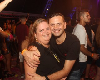 
<a style='margin-left: 5px;' class='btn btn-xs btn-social btn-facebook' href='https://www.facebook.com/sharer/sharer.php?u=https://www.galeramix.com.br/imagem/a129/800-800-90/conteudo/site_galerias/129/img1148.jpg' rel='popup' data-width='500' data-height='400'><i class='fa fa-facebook'></i>Compartilhar <span class='hidden-xs'>no Facebook</span>
</a> 
<a class='btn btn-default btn-xs' target='_blank' href='imagem/a129/800-800-90/conteudo/site_galerias/129/img1148.jpg'>
<span class='glyphicon glyphicon-cloud-download'></span> Salvar
</a>
