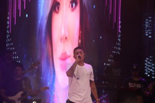 
<a style='margin-left: 5px;' class='btn btn-xs btn-social btn-facebook' href='https://www.facebook.com/sharer/sharer.php?u=https://www.galeramix.com.br/imagem/a129/800-800-90/conteudo/site_galerias/129/img1151.jpg' rel='popup' data-width='500' data-height='400'><i class='fa fa-facebook'></i>Compartilhar <span class='hidden-xs'>no Facebook</span>
</a> 
<a class='btn btn-default btn-xs' target='_blank' href='imagem/a129/800-800-90/conteudo/site_galerias/129/img1151.jpg'>
<span class='glyphicon glyphicon-cloud-download'></span> Salvar
</a>
