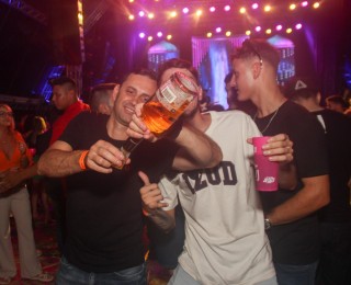 
<a style='margin-left: 5px;' class='btn btn-xs btn-social btn-facebook' href='https://www.facebook.com/sharer/sharer.php?u=https://www.galeramix.com.br/imagem/a129/800-800-90/conteudo/site_galerias/129/img1156.jpg' rel='popup' data-width='500' data-height='400'><i class='fa fa-facebook'></i>Compartilhar <span class='hidden-xs'>no Facebook</span>
</a> 
<a class='btn btn-default btn-xs' target='_blank' href='imagem/a129/800-800-90/conteudo/site_galerias/129/img1156.jpg'>
<span class='glyphicon glyphicon-cloud-download'></span> Salvar
</a>
